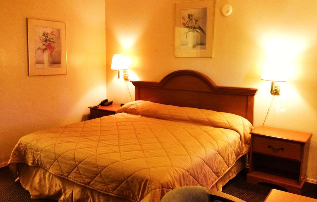 Lake Eufaula Inn & Suites Checotah Room photo