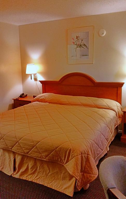 Lake Eufaula Inn & Suites Checotah Room photo