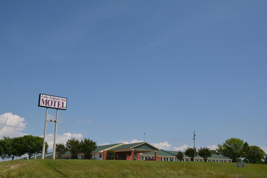 Lake Eufaula Inn & Suites Checotah Exterior photo